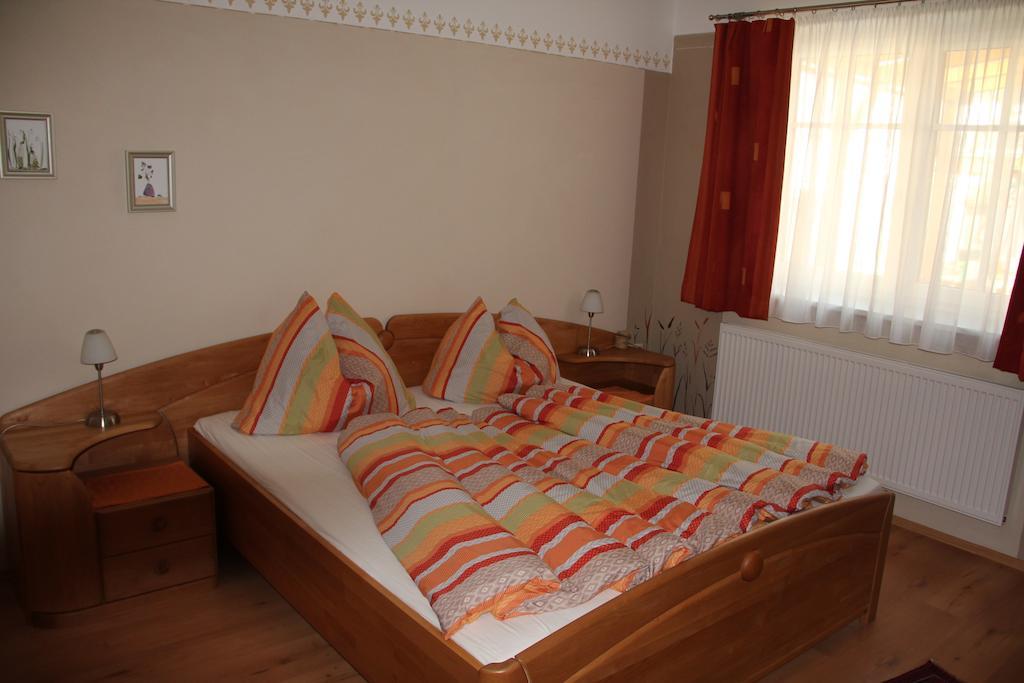 Haus Resi Appartement Staatz Kamer foto