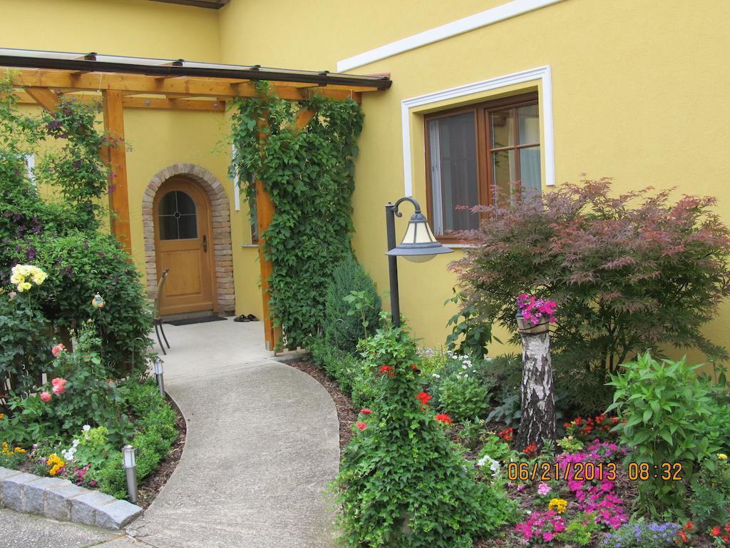 Haus Resi Appartement Staatz Kamer foto