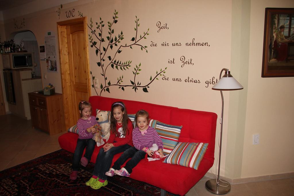 Haus Resi Appartement Staatz Buitenkant foto