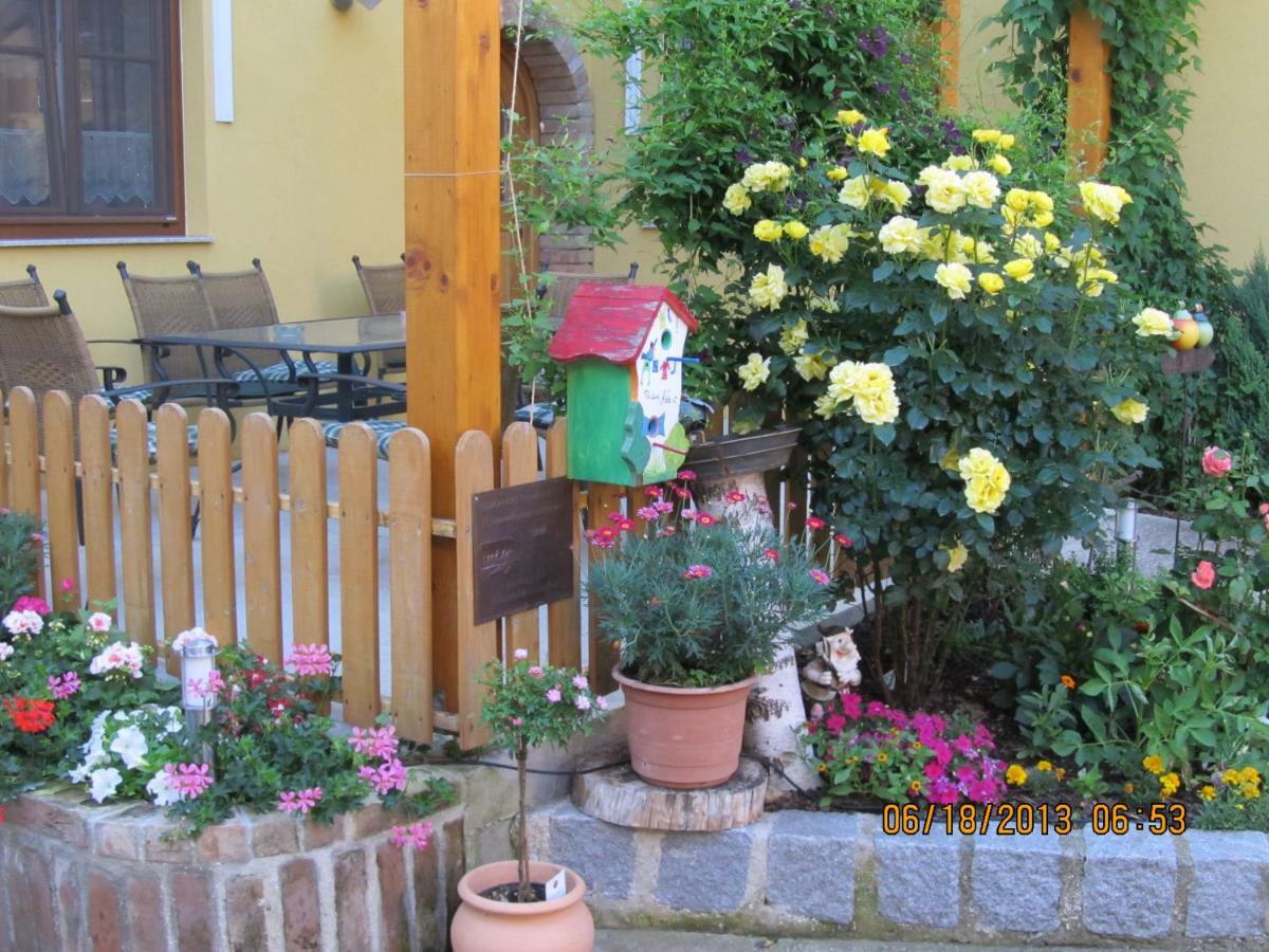 Haus Resi Appartement Staatz Buitenkant foto