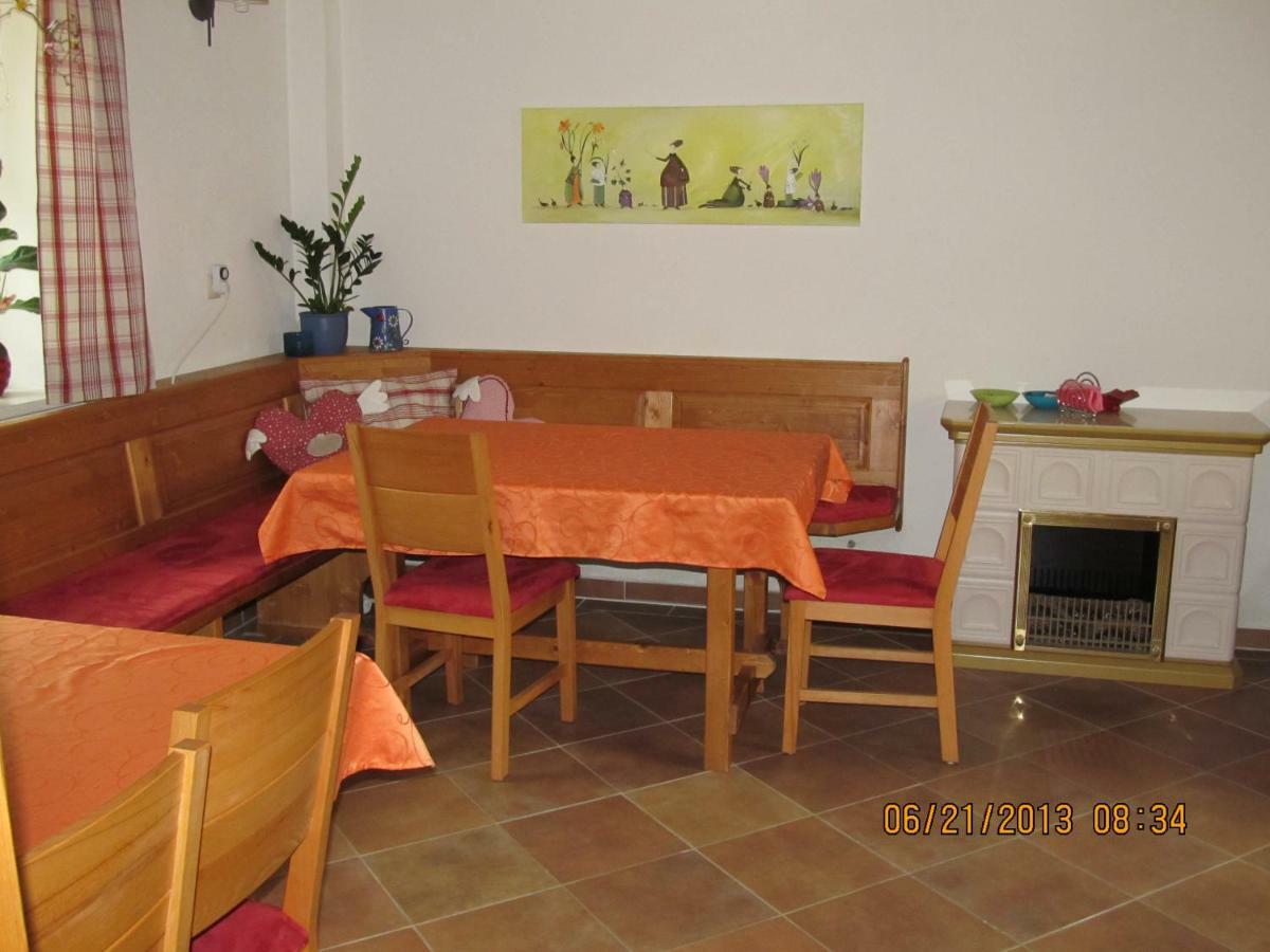 Haus Resi Appartement Staatz Buitenkant foto